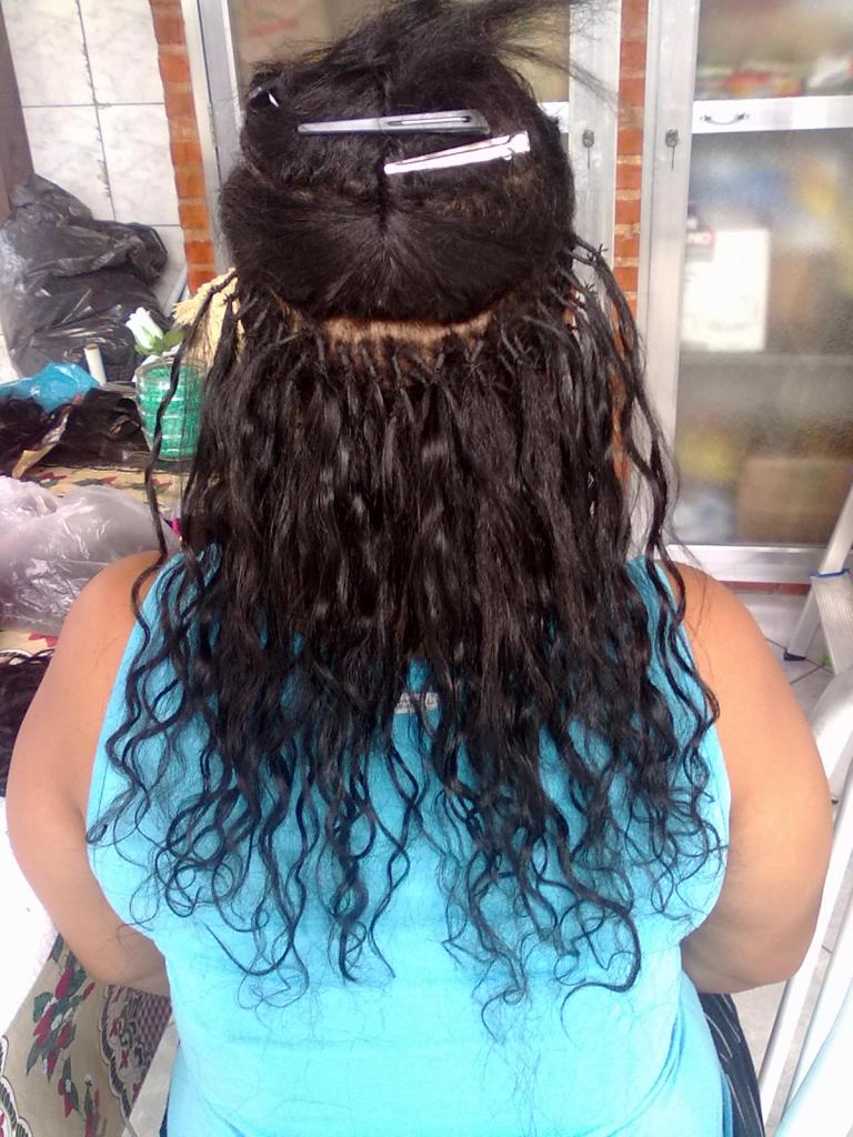 mega hair cacheado com nó italiano