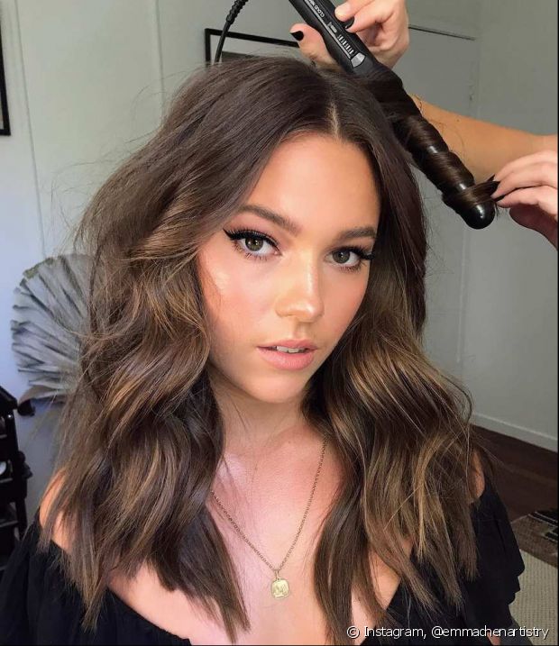 Woman with dark hair at the hairdresser's
