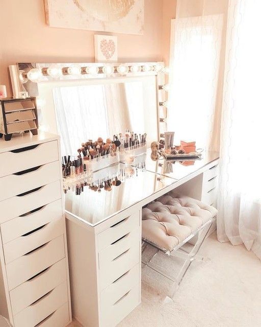 Learn to decorate your makeup room like an expert 9