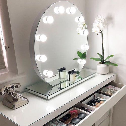 Learn to decorate your makeup room like an expert 1