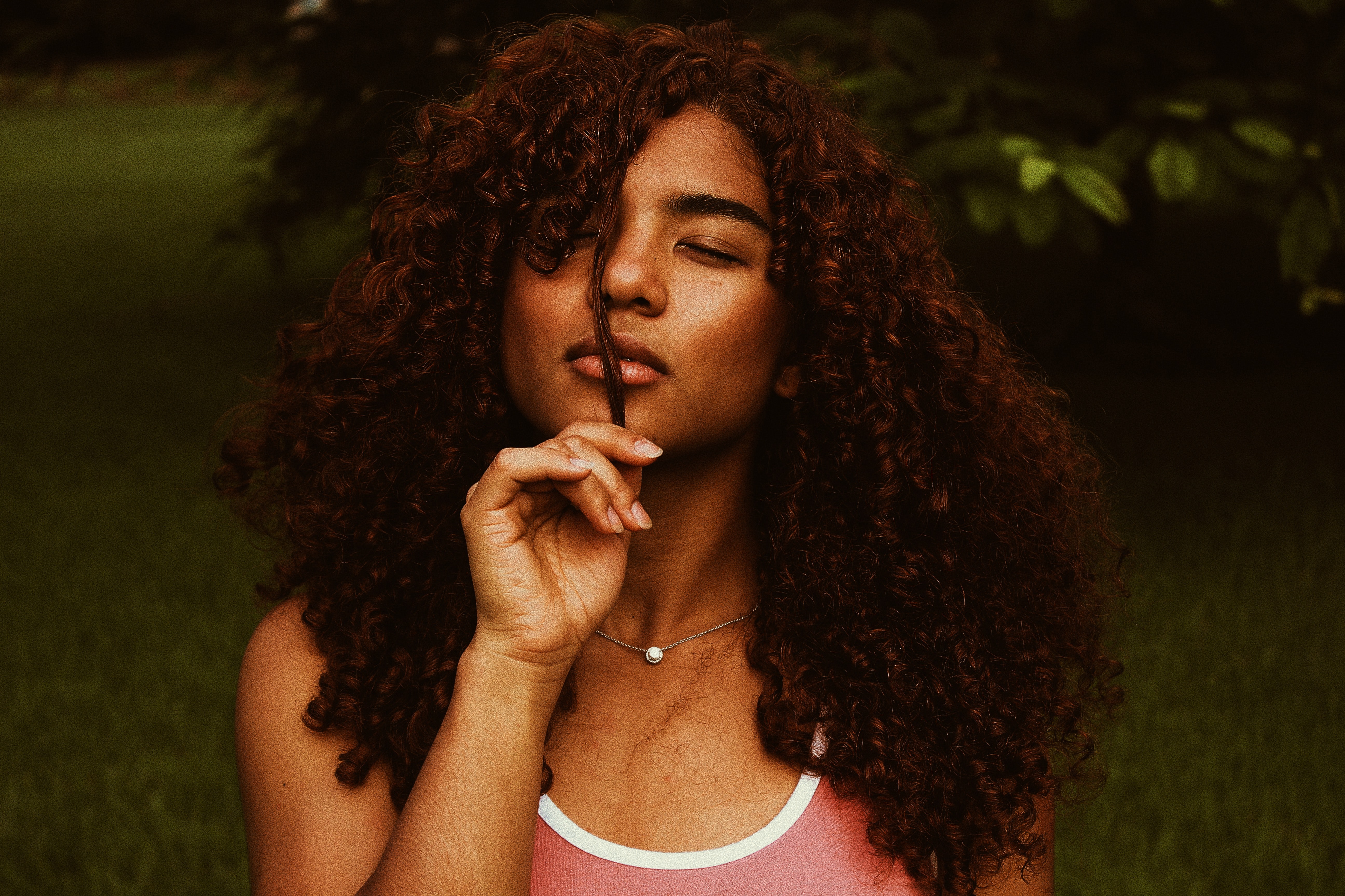 Tips and tricks for you to take care of your curly hair with volume