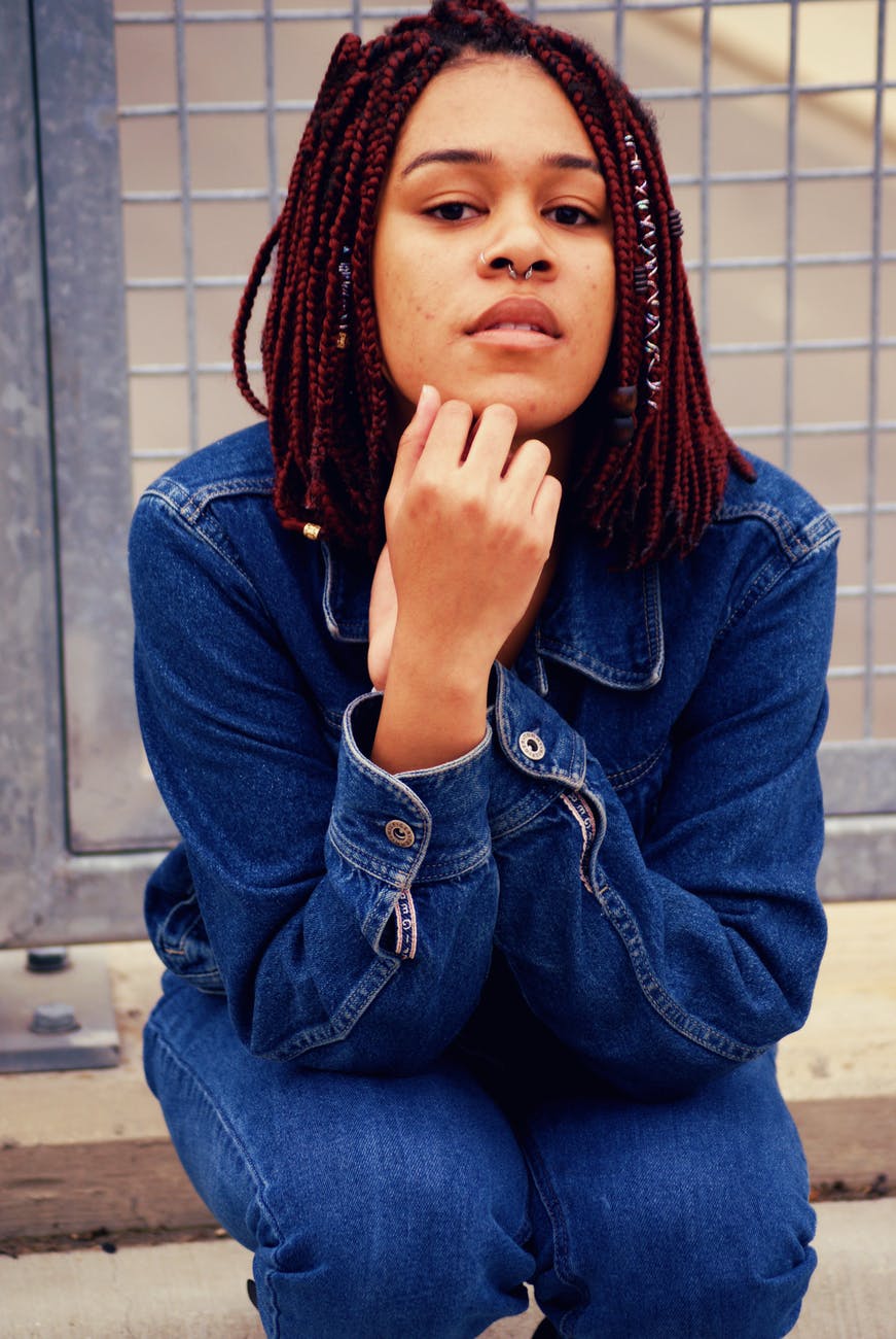 Young model of crochet braids to show her beauty and rock