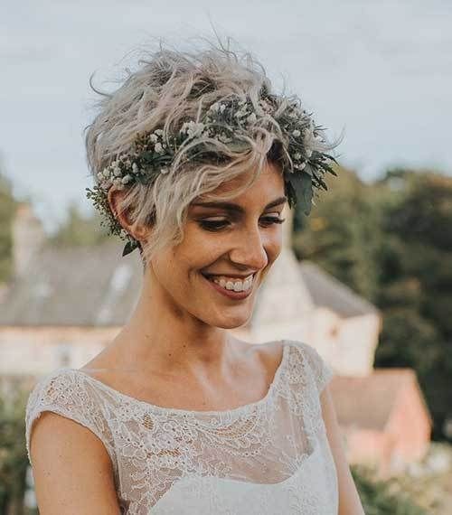 Check hairstyles for short hair for weddings