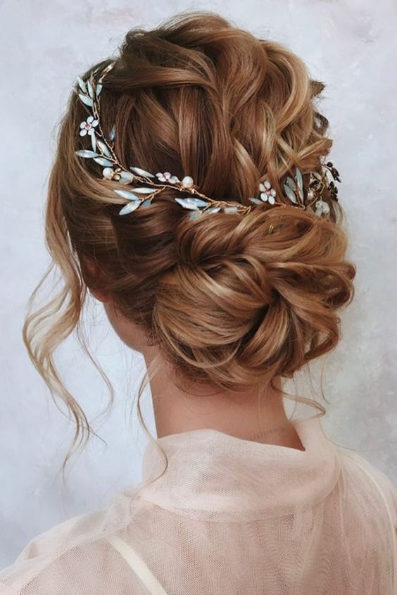 Check hairstyles for short hair for weddings