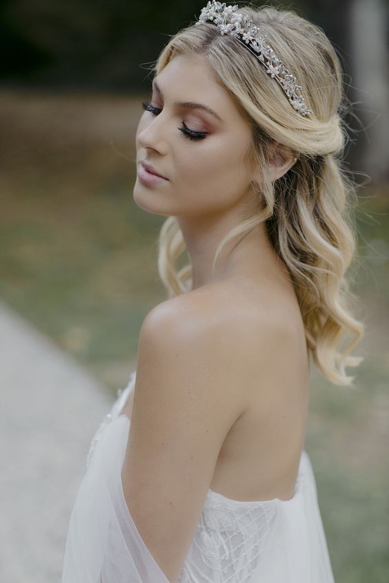 Check hairstyles for short hair for weddings