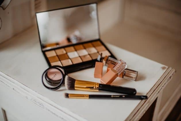 tidy makeup dressing table